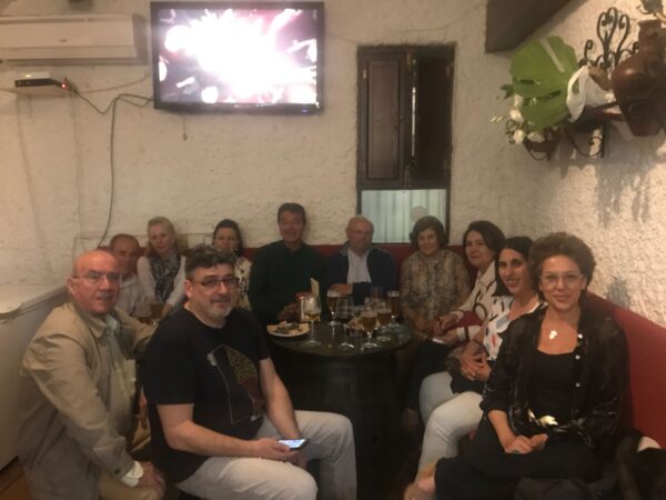 Reunión de pintores de derecha a izquierda: Agustín Cruz, Ángeles Millán y Juan, Antonio Blanca y esposa, Manuel Kayser y esposa, Paqui, Natividad Jiménez y Gaspar Cortés.