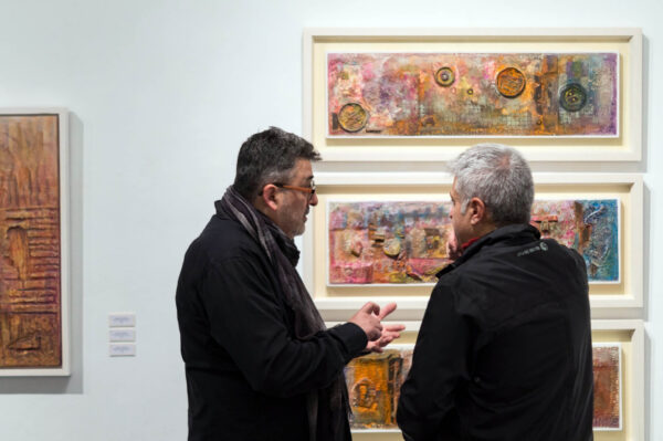 Con mi amigo y compañero el Juan Pérez en mi exposición "SEQUENTIAE TEMPORIS" noviembre-2018.