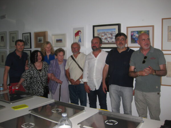 en PROYECTO MÁKULA. Charla sobre la obra de MAGAR, algunos componente junto a la protagonista.