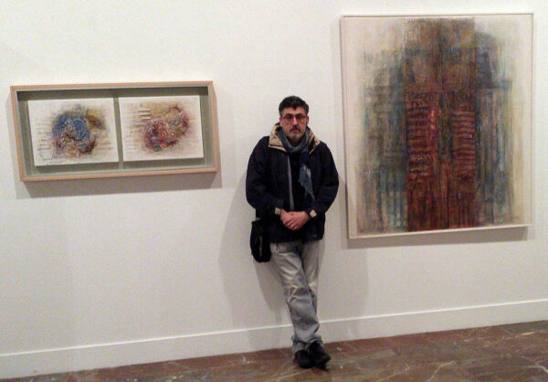 Exposición Colectiva "Homenaje a Pepe Román" Museo Provincial de Jaén. Gaspar Cortés Junto a las obras con las que participa.