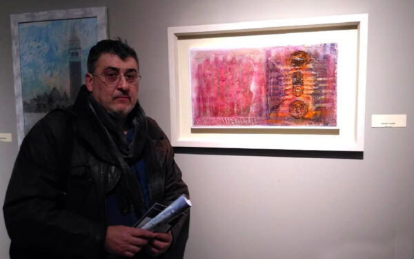 Junto a mi obra "BREVE SECUENCIA III". Exposición de Manos Unidas en Sala de exposiciones 13 de Jaén.