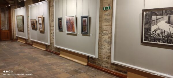 Vista de la exposición "REENCUENTRO". Diputación Provincial. Jaén. Mis obras en los paneles centrales.